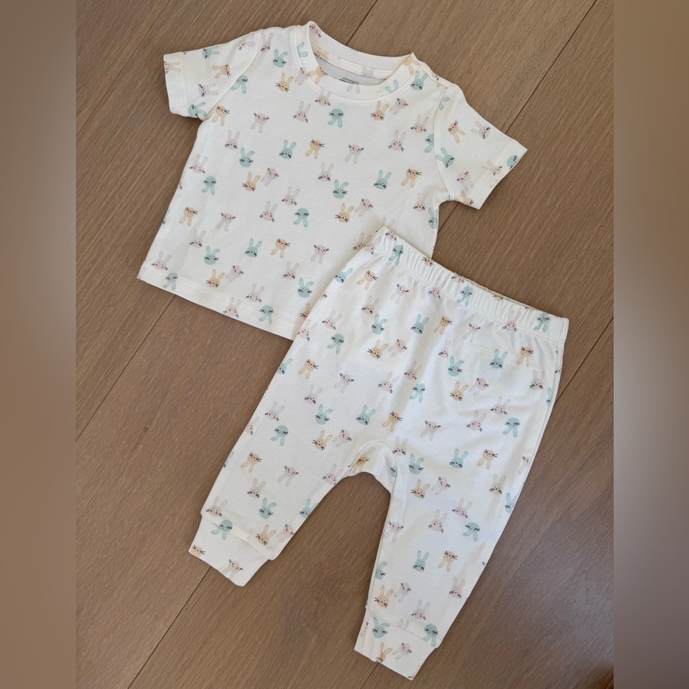 Two Piece Kids Pajamas Set - 12 month- Rabbit print, Amazon Essentials, NWOT
